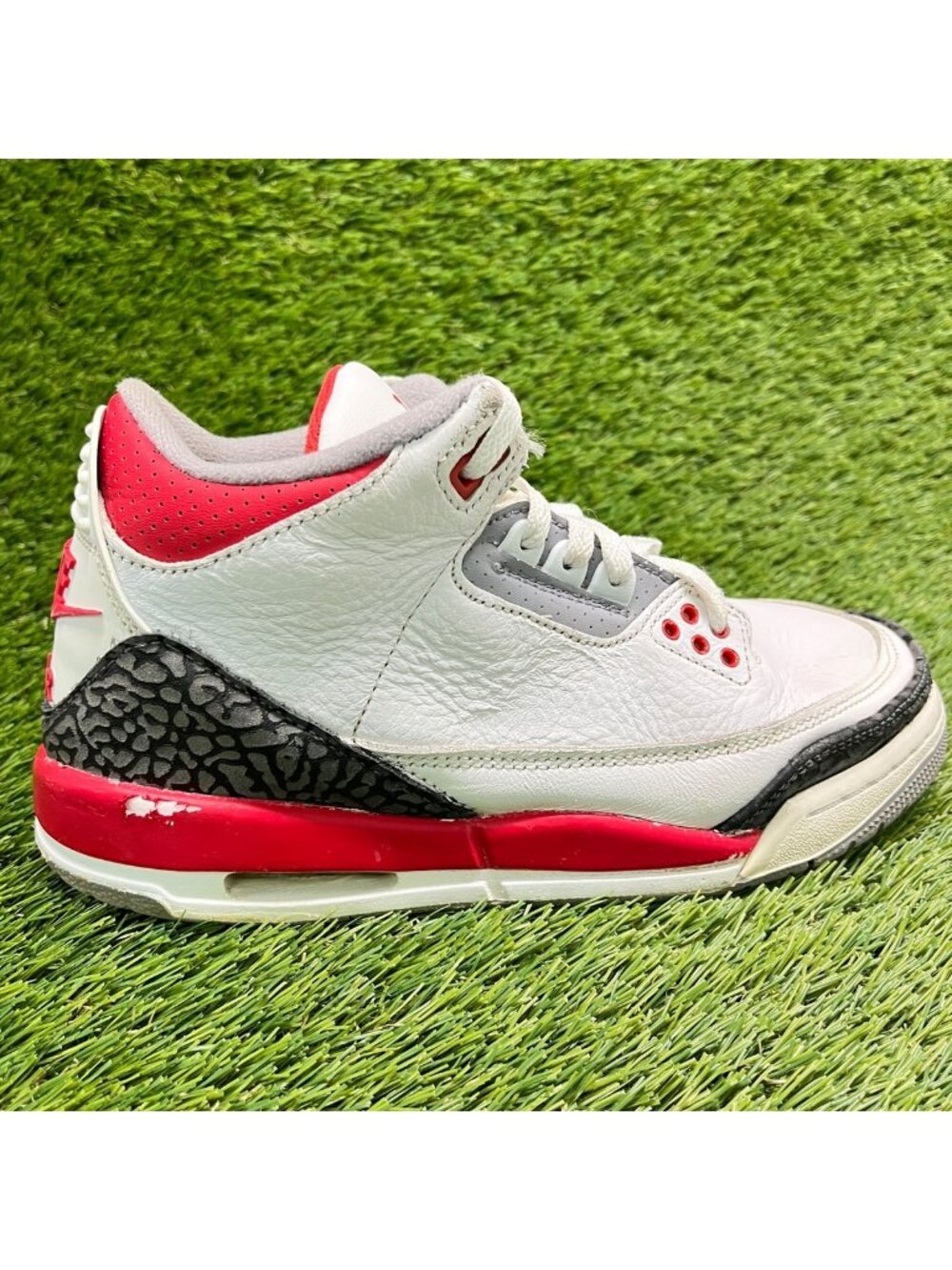 Nike Air Jordan 3 Retro Fire Red White Boys Size 5.5Y Basketball Shoes Sneakers